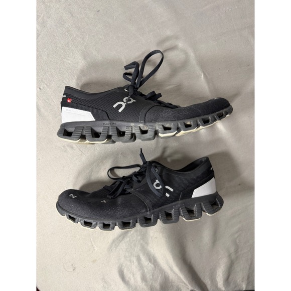 On Shoes - On Cloud X Womens Running Shoes Black White 60.98696 Size 9.5